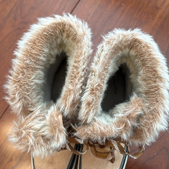 Universal Threads Women’s size 10 boots - Picture 2 of 6